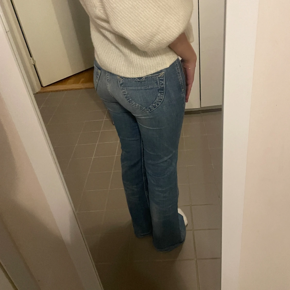 Blåa jeans med detaljer  - 90