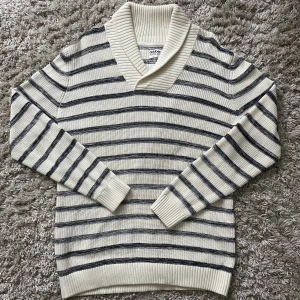 Dobber Cardigan - Asfräsch cardigantröja från dobber. Storlek L och i mycket bra skick!