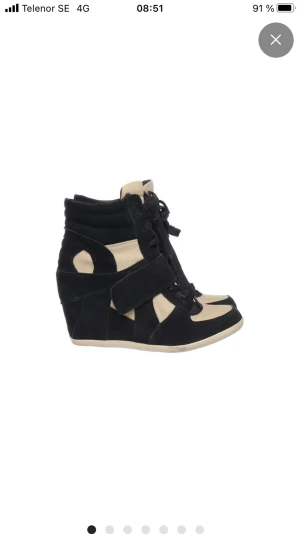 Isabel marant liknande skor - Isabel marant liknande skor med kilklack. Andvända några gånger men ser ut som ny.