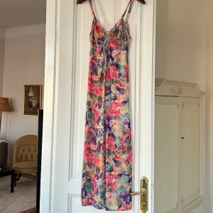 Multi color klänning  - Nyskick  Köpt på The vintage twin i New York