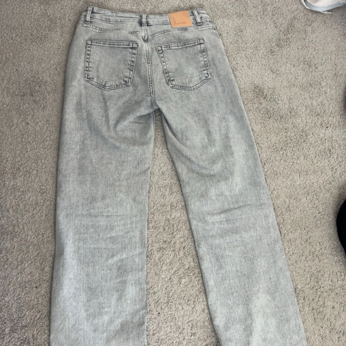 Fina gråa jeans från bikbok🤍 - 91