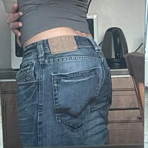 Super snygga, Fishbone raka low waist jeans. Waist 28 och längd 32 
