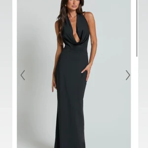 Balklänning svart  - Helt oanvänd och prislappen är kvar, skriv för fler bilder😇 