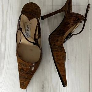 Jimmy Choo kitten heels - Så (😭) fina klackar från Jimmy Choo London i underbart krokodil/animal print🌟 köpta vintage men var tyvärr för små💔