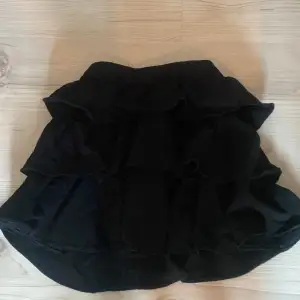 Volang kjol från SHEIN  