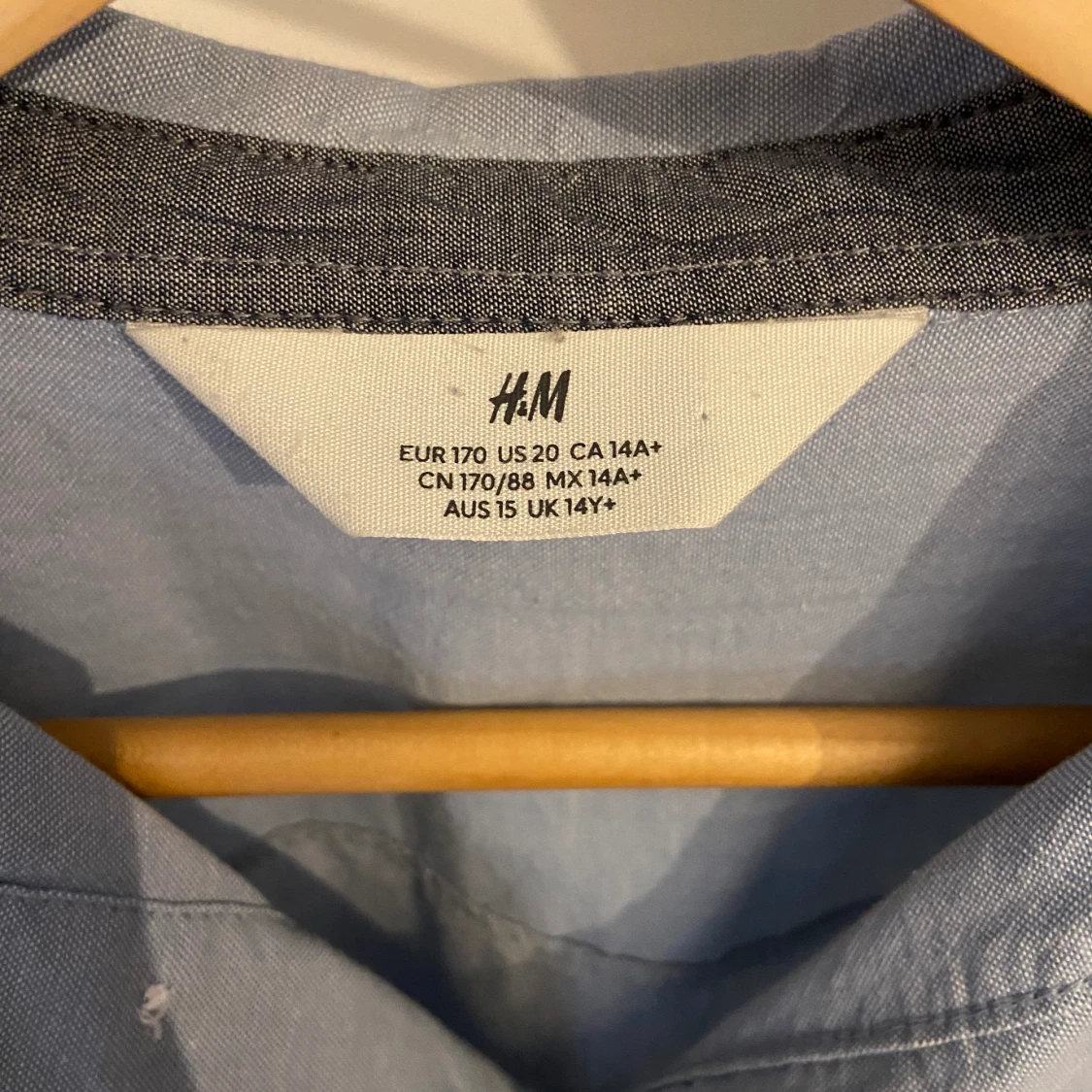 Ljusblå skjorta  - 91