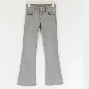 Lågmidjade jeans - Säljer då dom inte kommer till användning, storlek 164 men passar S💞