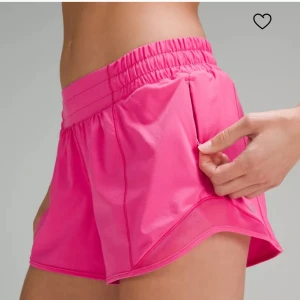 Lululemon shorts! - Säljer mina nya lululemon shorts då de är lite för stora för mig.