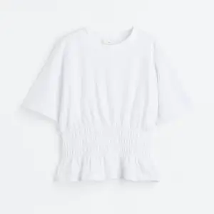 söker den här tröjan i storlek xs eller s💕slutsåld på hemsidan