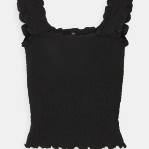 Svart topp - Säljer min fina topp från Zalando💗Tippen är i nyskick och har bara används några gånger💗 Tveka inte att höra av dig om du har fler frågor💗 OBS: pris går att diskutera!