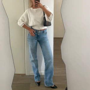 Vit ribbad stickad tröja - Kommer ej till användning tyvärr, från bikbok säljs inte längre.💕 