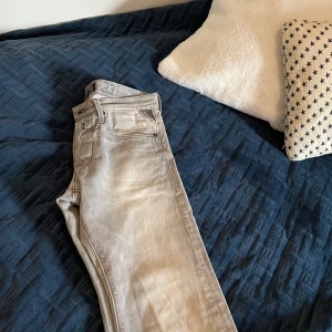 Replay jeans - Bra skick! Använd några fåtal gånger. Skriv gärna för mer info!