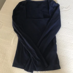 Tröja från shein - Jag säljer en tröja från Shein som inte kommer till användning!💕 Tröjan är i storlek 150! Och den är i bra skick! Kontakta mig om du är intresserad!💕