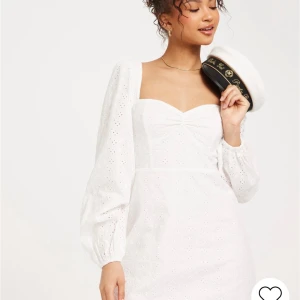 Studentklänning  - Superfin klänning från Nelly, perfekt till studenten! Prislapp kvar, endast testad!❤️pris kan diskuteras🥰