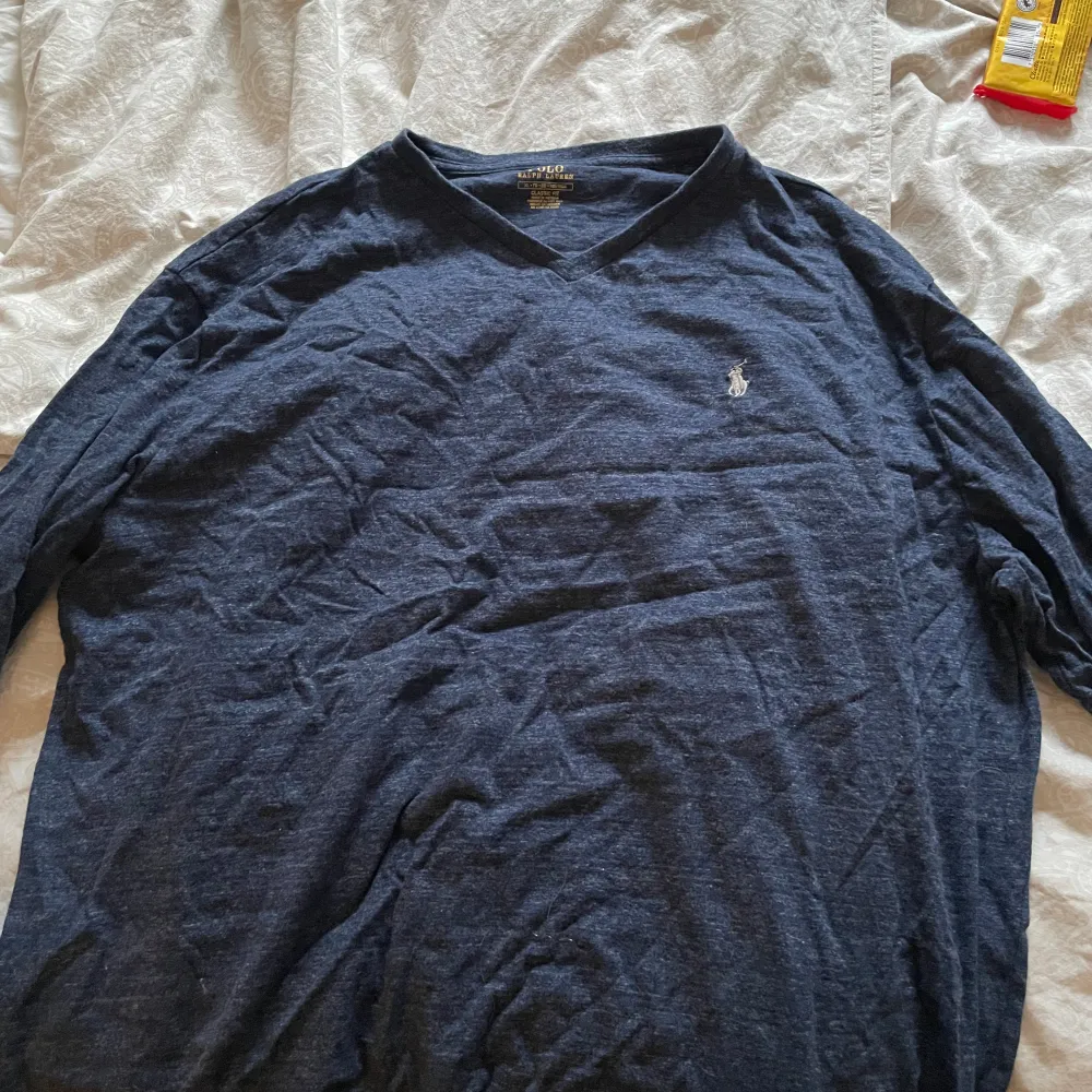 Jätte fin Ralph Lauren tröja i storlek XL sitter som L! perfekt att ha över en skjorta t.ex! Sparsamt använd🤙 Fick den som present så vet inte riktigt nypris! Tar emot prisförslag!🤑. Tröjor & Koftor.