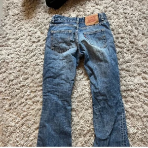 Levis jeans  - Levis jeans, aldrig använda. Perfekt skick, säljer för de är för små i midjan på mig som brukar ha W28. De är lågmidjade och bootcut!