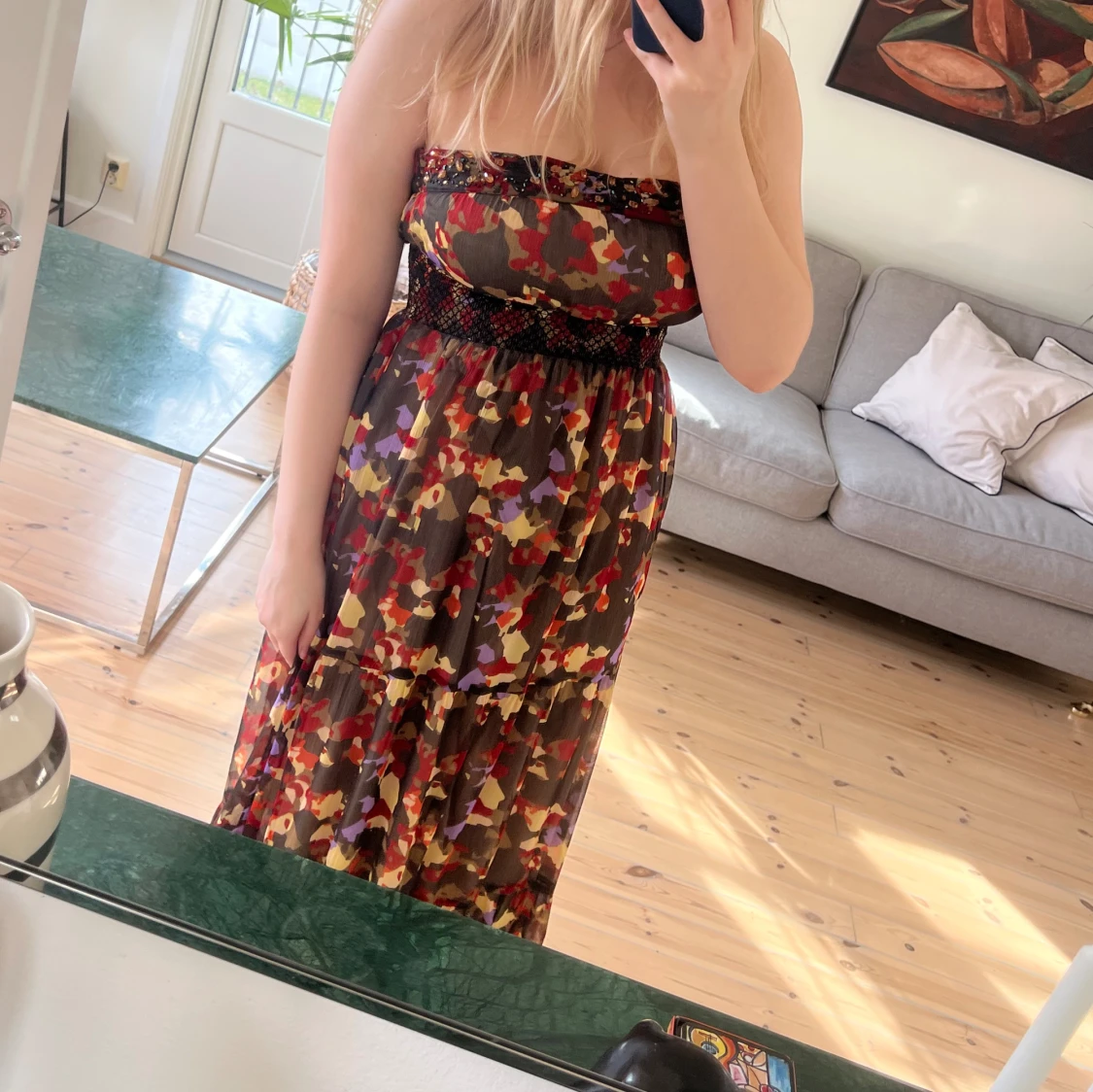 Axelbandlös klänning 