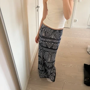 Maxikjol  - Superfin maxikjol som jag köpt på en marknad i kroatien och står tyvärr inget märke i:( använd en gång 