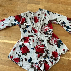 Byxdress romper  - Helt underbar byxdress i chiffong 