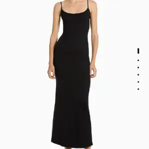 Säljer denna fina skims liknande klänning från bershka, helt slutsåld på deras hemsida, knappt använd 💕