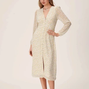 Adoore Paris dress - Använd ett fåtal gånger och är fortfarande i nysckick 💛💛