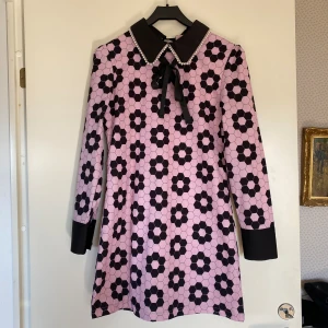Sister Jane dress - Supersöt klänning från Sister Jane i utmärkt skick! Strl M, men ganska liten i storleken så passar även S.