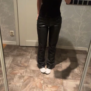 Skinnbyxor  - Snygga skinnbyxor från lager 157 i storlek xxs men skulle säga att den är som xs också 💕💕 jag är 165 lång och de är bra i längden, de är lowaist och straight leg i modellen 💞