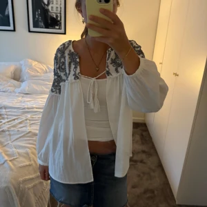 Söt kofta - Jättefin kofta, knappt använd så i fint skick! 