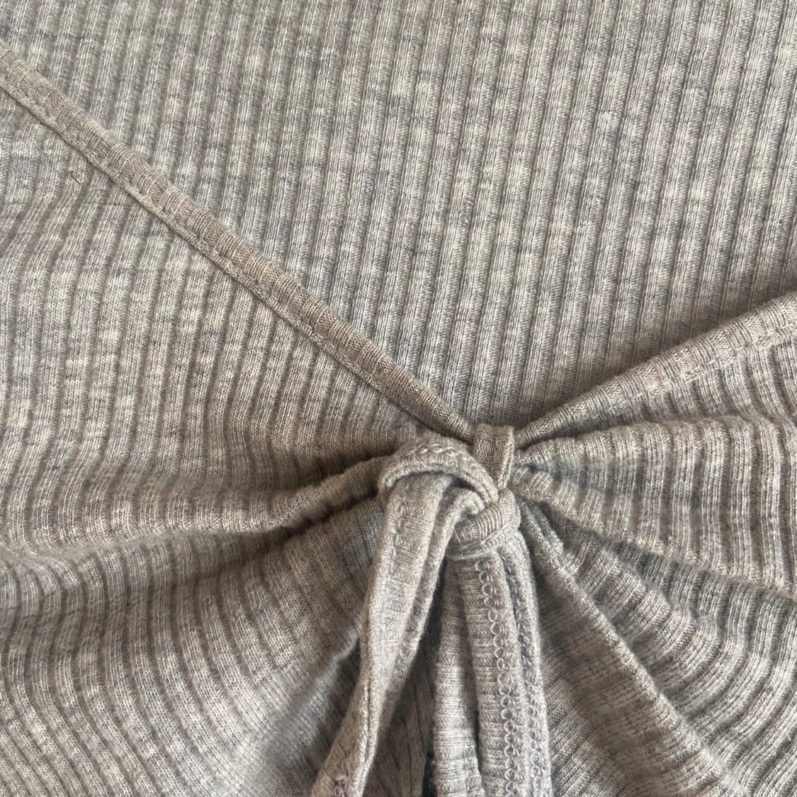 Grå ribbad topp från Shein - 91