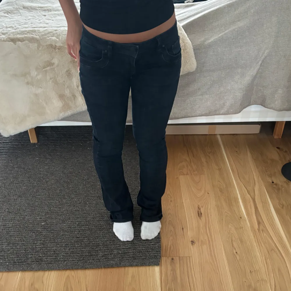 Populära Ltb jeans som är använda typ 2 gånger så skicket är iprincip nyskick😙 kan även tänka mig att byta mot ett par i samma modell men mindre storlek😻. Jeans & Byxor.