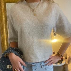 & Other stories topp - & other stories topp i storlek m men mer som en s! Passar till allt💕 super bra skick