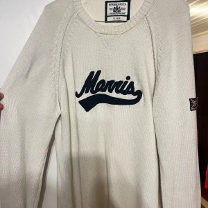 Morris sweatshirt - Fint fräscht skick Strl XL, kan passa L.  Färgen är Grädd-vit. 