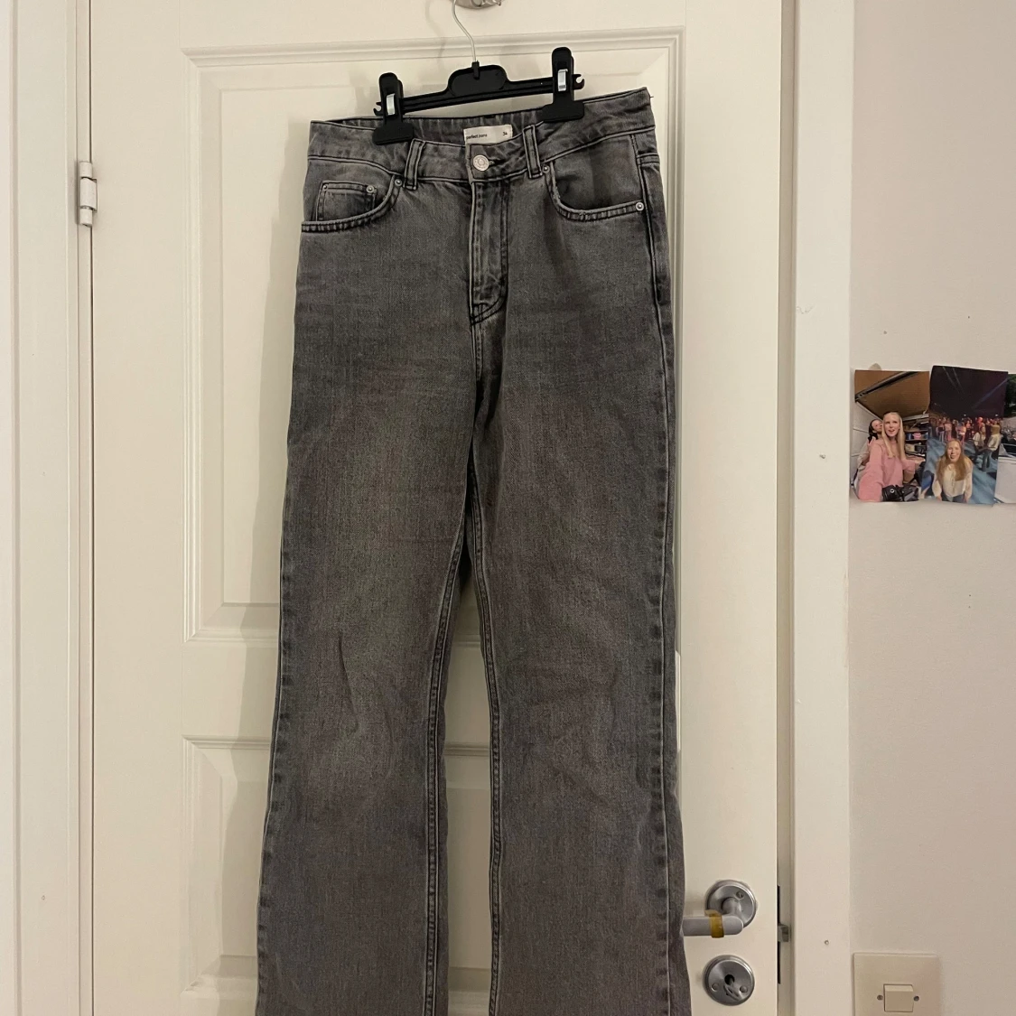 Gråa jeans