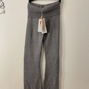Yoga pants Gina - Helt nya Yoga pants ifrån Gina tricot Young! Storlek: 152 XXS Pris 79kr :)