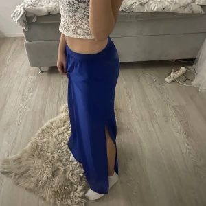 Maxi kjol  - maxikjol med slits, inga defekter använd fåtal gånger.💗💗