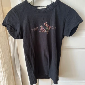 Rag & bone t shirt - Säljder denna rag & bone t shirt i storlek XS 🌺