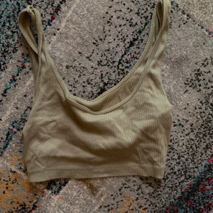 Grön top - Nästan aldrig andvänt pris 20kr xs
