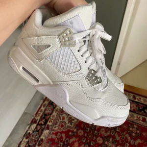 Jordans 4 - Säljer dessa i storlek 36/37 för de kommer inte till anständig längre 