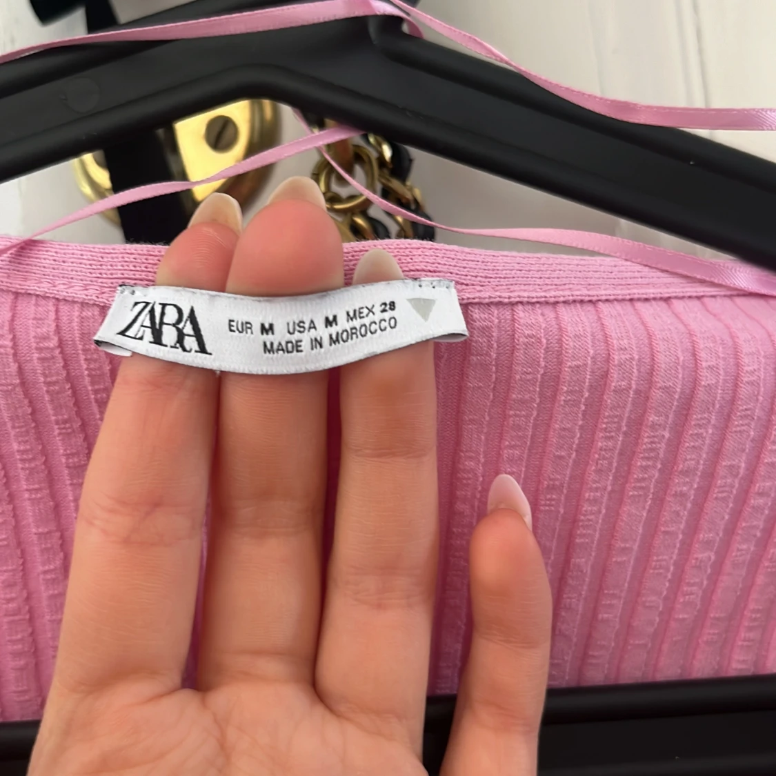 Rosa ribbad bodysuit från Zara - 93