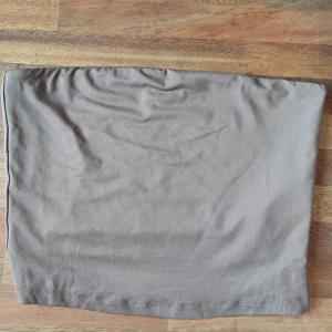 Beige kjol från Vero Moda - Snygg ljusbrun topp från Vero Moda i storlek XS. I nyskick utan defekter🤎😊