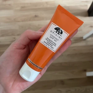 Tinded spf - Ej använd och köpt i juni😊produkten går ut om 2 år, se bild🩷
