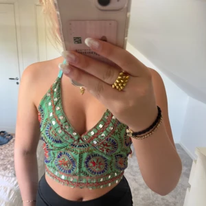 Festivaltopp - Jättefin topp!  Aldrig använd!  Jättefin öppenrygg Finns ingen storlek, står free size!