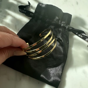 NYTT!! SNÖOFSWEDEN Armband  - Förgyllt armband, helt oanvänt
