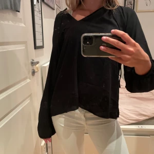 Blus💗 - Skit snygg långärmad blus perfekt för hösten 💗 använd ungefär 2 gånger och inga defekter 🤩💗