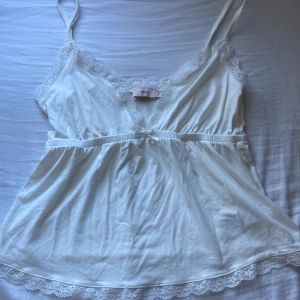 Nelly linne - Linne från Nelly. Aldrig använd. Andra bilden är från hemsidan.