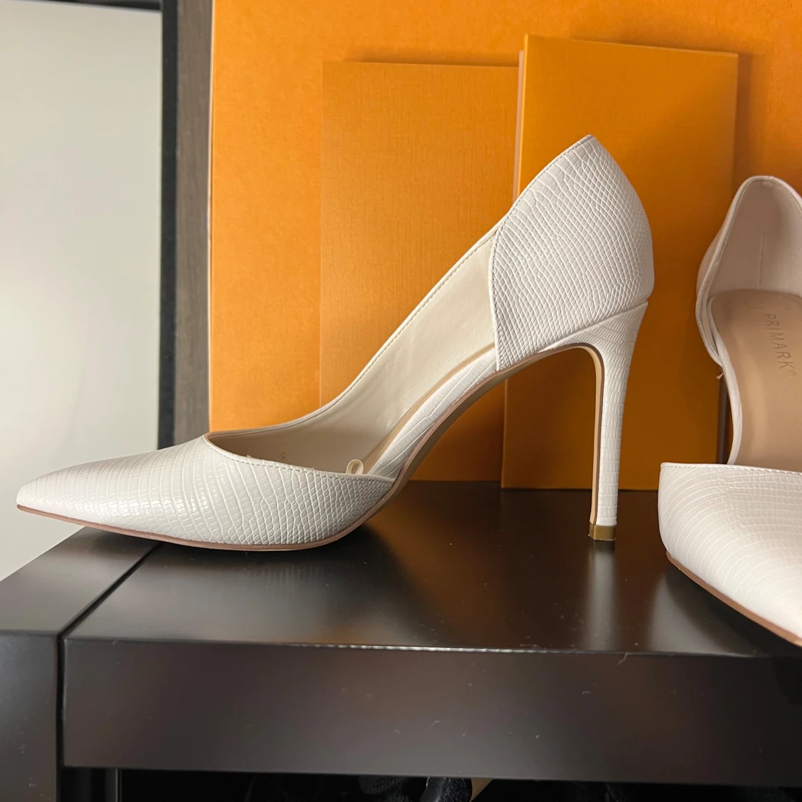 Vita klackskor  - 91