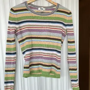 Säljer denna långärmade tröjan perfekt till våren! Älskar den verkligen