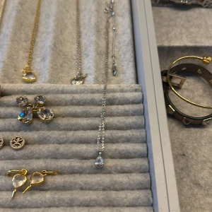 Caroline Svedblom Halsband - Nu är allt förutom halsbandet sålt💕 Halsbandet är från caroline svedblom i äkta silver köpt för 800kr ✨Köparen står för frakten!