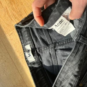 ACNE byxor  - 28X34, snygga byxor, använd men i gott skick. Tyvärr för små för mig 