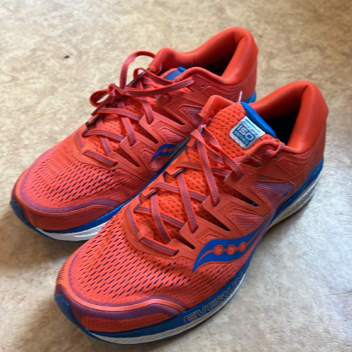 2 par Saucony löparskor